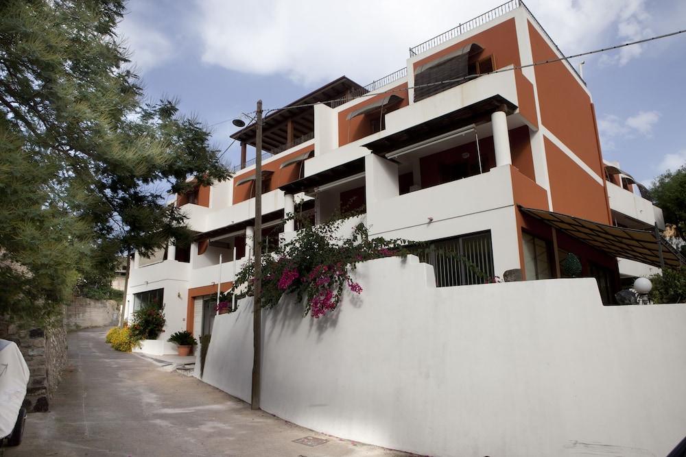Residence Hotel Baia Portinenti Lipari  Exteriör bild