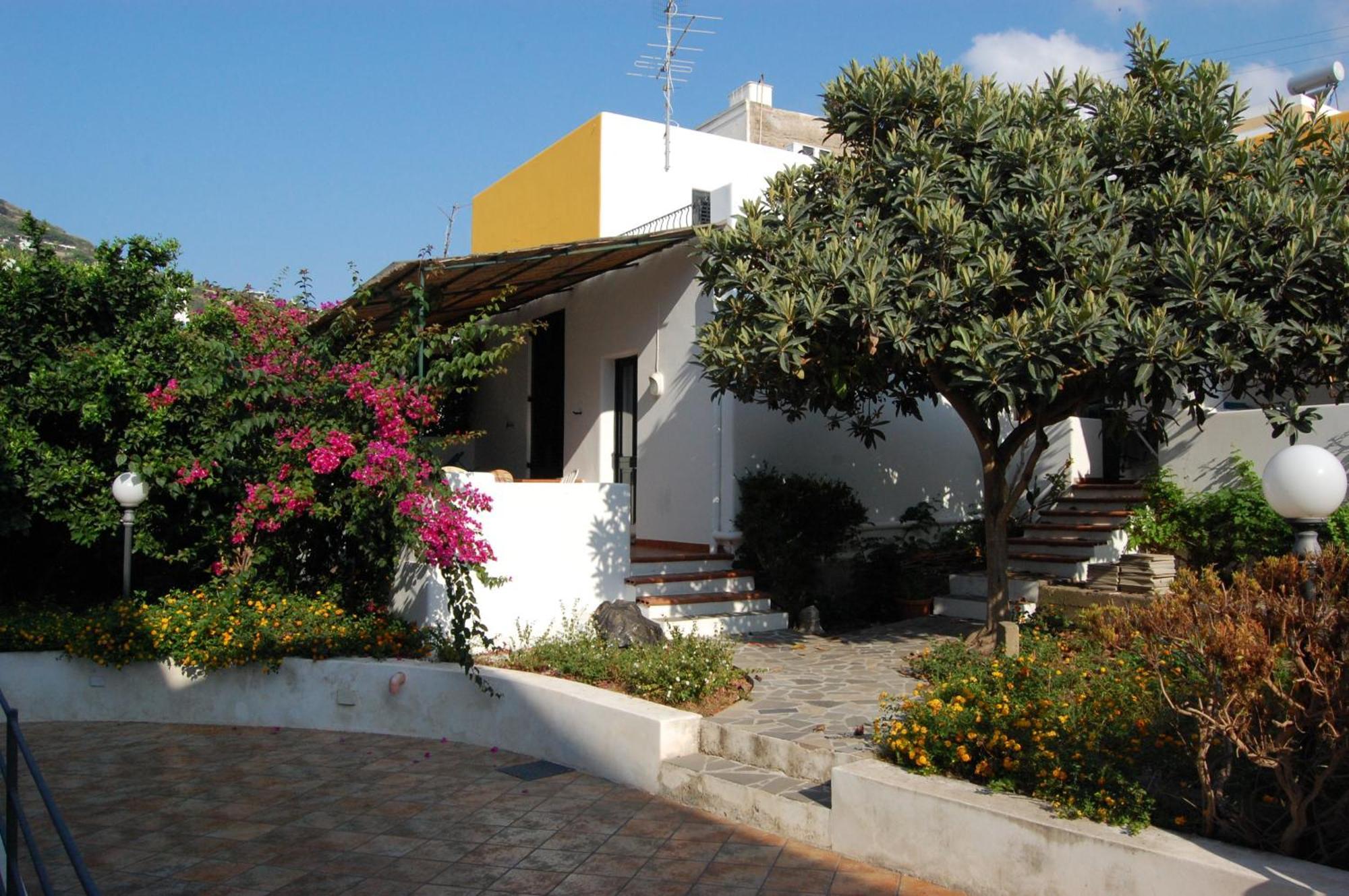Residence Hotel Baia Portinenti Lipari  Exteriör bild
