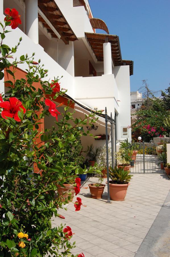 Residence Hotel Baia Portinenti Lipari  Exteriör bild