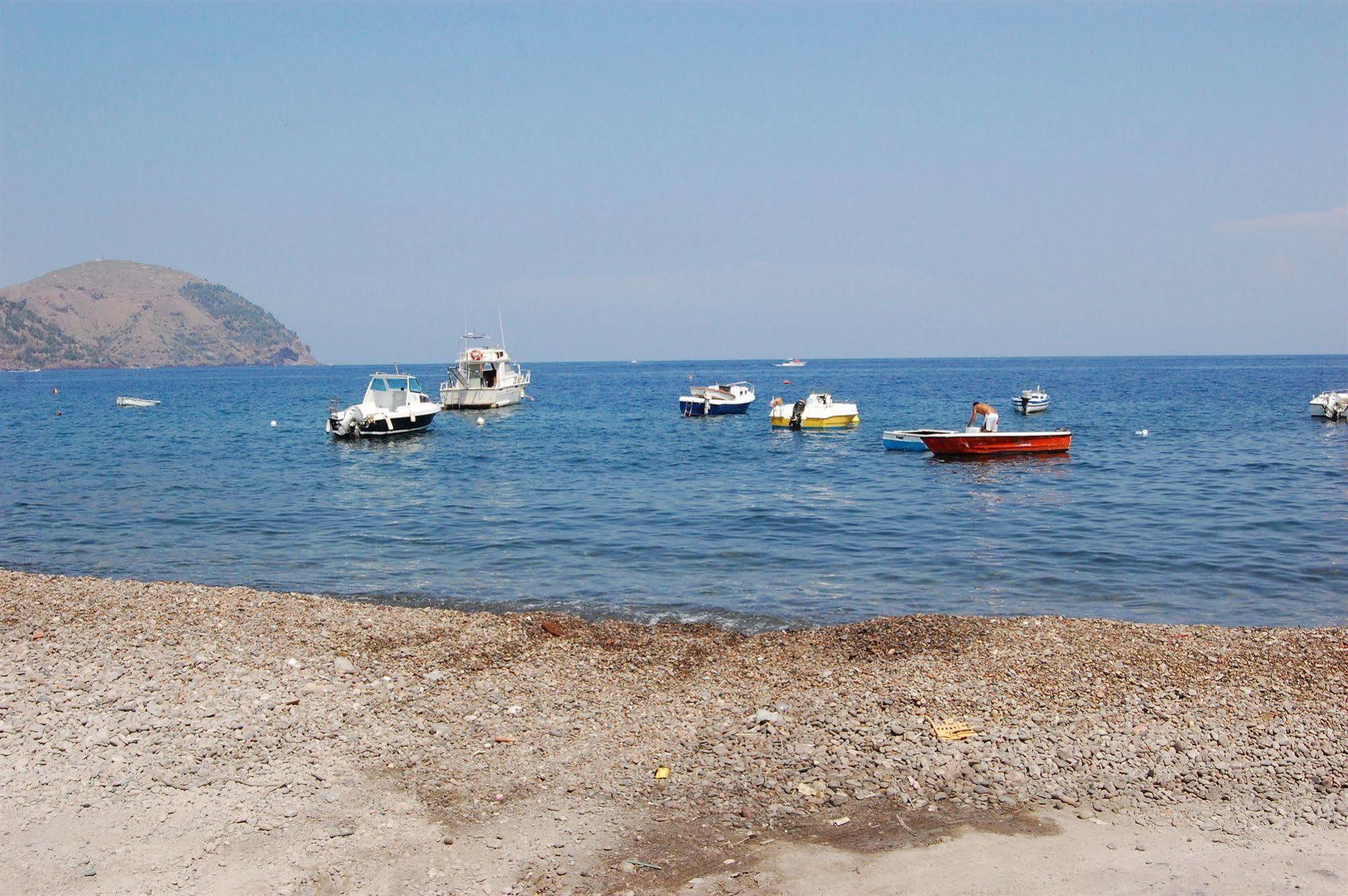 Residence Hotel Baia Portinenti Lipari  Exteriör bild